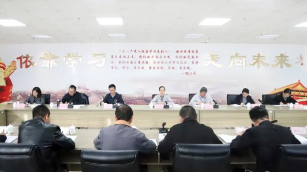 集团党委召开理论学习中心组2025年第八次学习（扩大）会